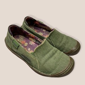 KEEN green Canvas Slip On Casual Shoes